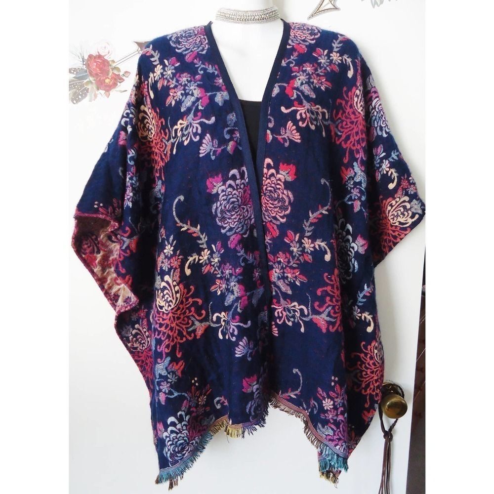 NWOT CHICOS OS ONE SIZE JACQUARD FLORAL KNIT SCARF WRAP PONCHO